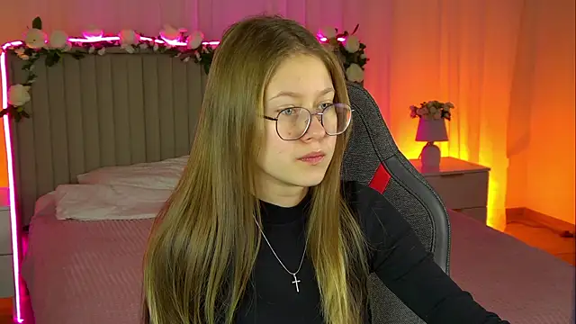 Snapshot of EveMundie chatting on 11-03-25, 06:14 EveMundie online show from 11-03-25, 06:14