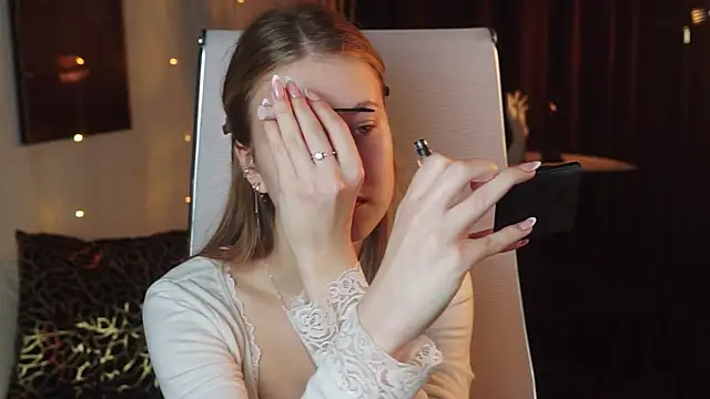 EveMundie online show from 04-18-26, 06:39