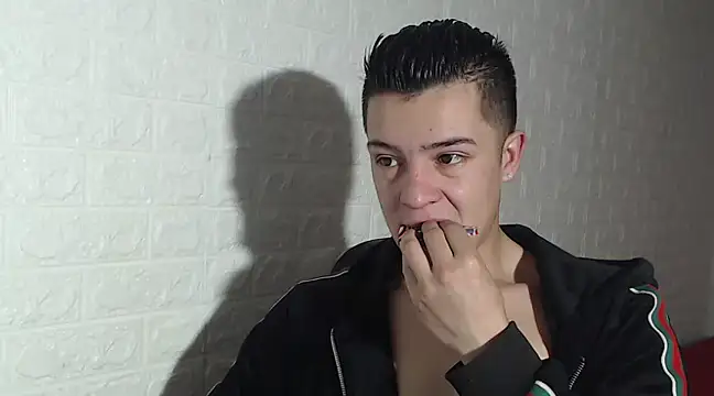 Snapshot of CamiloBeltran_ chatting on 03-13-25, 03:50 CamiloBeltran online show from 03-13-25, 03:50