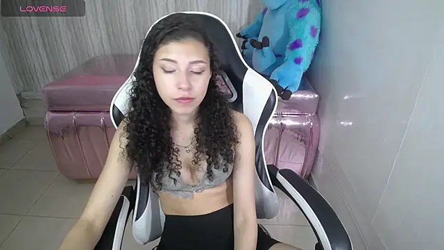 Snapshot of danatella_a chatting on 11-14-25, 02:54 danatella a online show from 11-14-25, 02:54