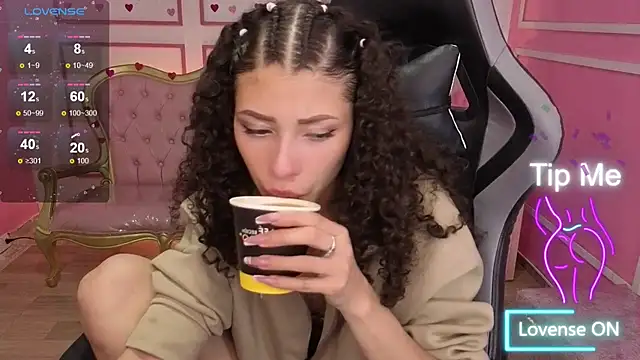 Snapshot of danatella_a chatting on 11-19-25, 02:55 danatella a online show from 11-19-25, 02:55