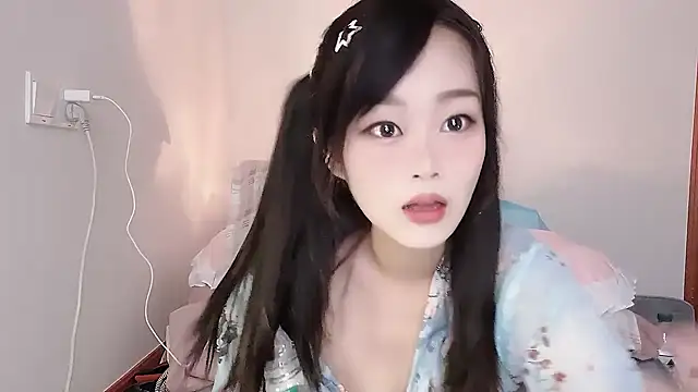 Snapshot of yueyue2003 chatting on 03-03-25, 02:15 yueyue2003 online show from 03-03-25, 02:15