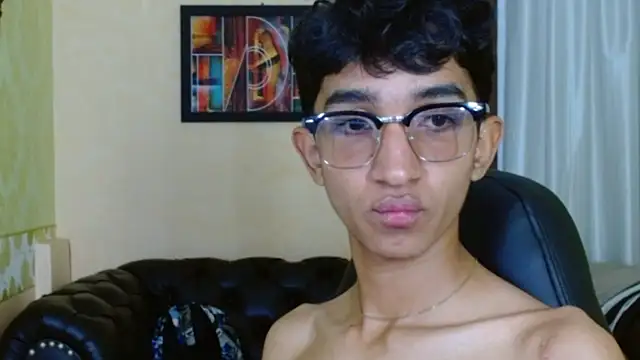 Snapshot of Martin_Linares chatting on 03-21-25, 02:07 Martin Linares online show from 03-21-25, 02:07