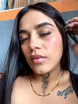 Snapshot of Emily_sharlot chatting on 10-17-25, 05:59 Emily sharlot online show from 10-17-25, 05:59