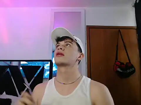 Snapshot of Smith_boy_25 chatting on 02-23-25, 08:11 Smith boy 25 online show from 02-23-25, 08:11