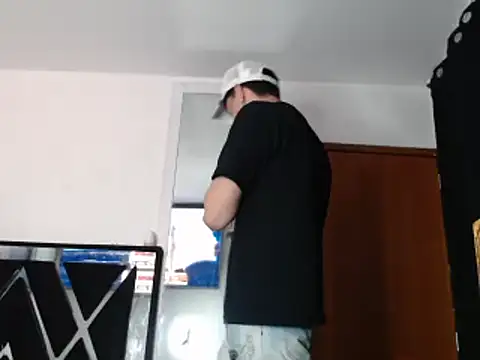 Snapshot of Smith_boy_25 chatting on 03-03-25, 01:31 Smith boy 25 online show from 03-03-25, 01:31