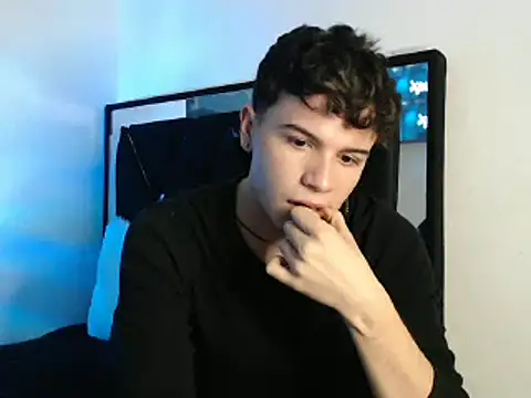 Snapshot of Smith_boy_25 chatting on 03-15-25, 11:08 Smith boy 25 online show from 03-15-25, 11:08