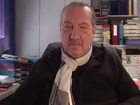 Snapshot of HMStraps01 chatting on 01-10-25, 11:54 HMStraps01 online show from 01-10-25, 11:54