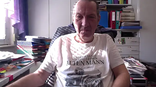 Snapshot of HMStraps01 chatting on 02-24-25, 09:43 HMStraps01 online show from 02-24-25, 09:43