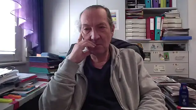 Snapshot of HMStraps01 chatting on 03-06-25, 01:57 HMStraps01 online show from 03-06-25, 01:57