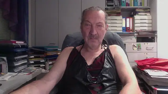 HMStraps01 online show from 12-18-25, 05:41