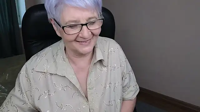 Sandra Snowflake online show from 03-19-25, 01:18