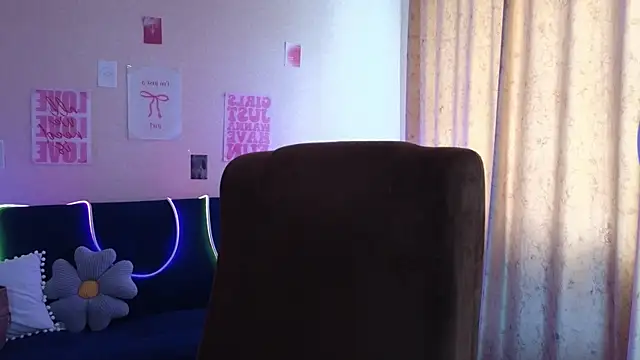Snapshot of Sandra_Snowflake chatting on 05-12-26, 12:02 Sandra Snowflake online show from 05-12-26, 12:02