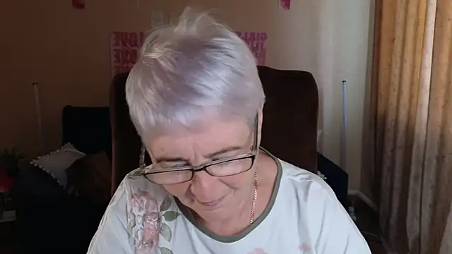 Snapshot of Sandra_Snowflake chatting on 05-25-26, 04:29 Sandra Snowflake online show from 05-25-26, 04:29