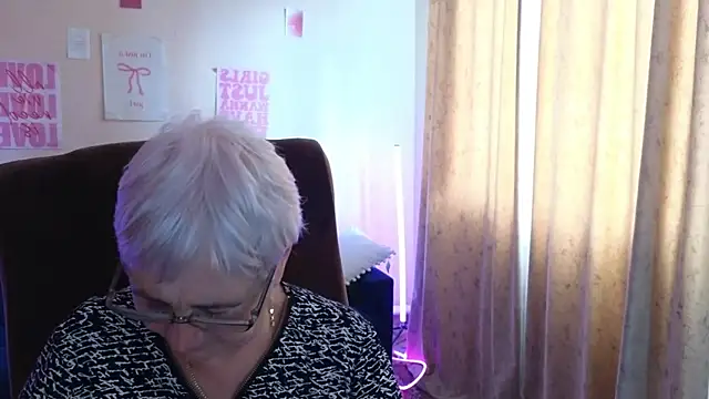 Snapshot of Sandra_Snowflake chatting on 06-10-26, 12:26 Sandra Snowflake online show from 06-10-26, 12:26