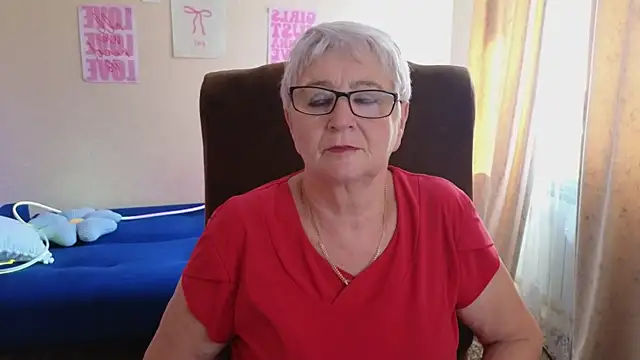 Snapshot of Sandra_Snowflake chatting on 06-12-26, 12:15 Sandra Snowflake online show from 06-12-26, 12:15