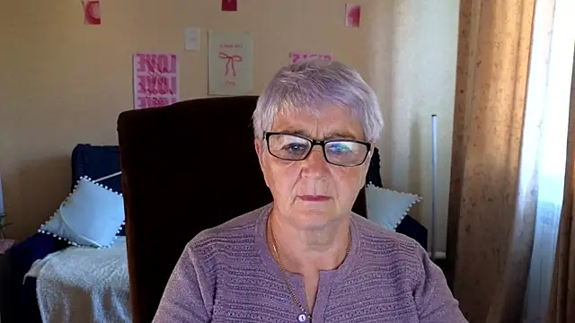 Snapshot of Sandra_Snowflake chatting on 06-18-26, 04:02 Sandra Snowflake online show from 06-18-26, 04:02