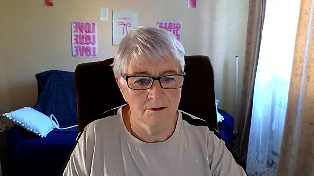 Snapshot of Sandra_Snowflake chatting on 06-24-26, 03:49 Sandra Snowflake online show from 06-24-26, 03:49