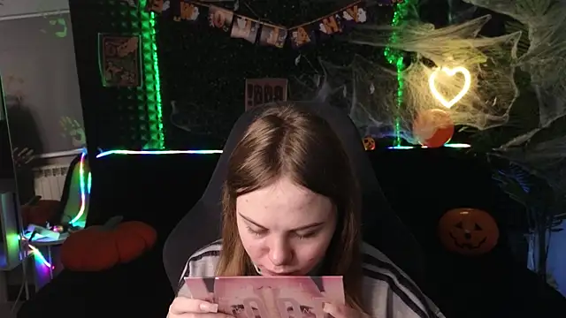 Snapshot of Dyna_bae chatting on 10-26-25, 02:06 Dyna bae online show from 10-26-25, 02:06