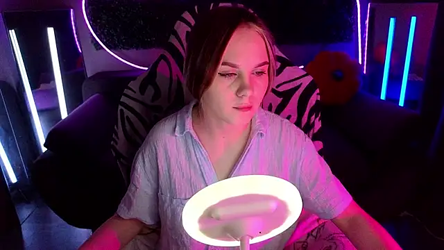 Snapshot of Dyna_bae chatting on 11-10-25, 04:17 Dyna bae online show from 11-10-25, 04:17