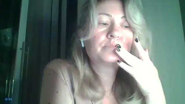 Snapshot of Mary888x chatting on 03-05-25, 04:35 Mary888x online show from 03-05-25, 04:35