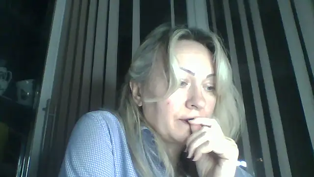 Snapshot of Mary888x chatting on 03-06-25, 08:27 Mary888x online show from 03-06-25, 08:27