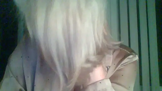 Snapshot of Mary888x chatting on 03-16-25, 07:49 Mary888x online show from 03-16-25, 07:49