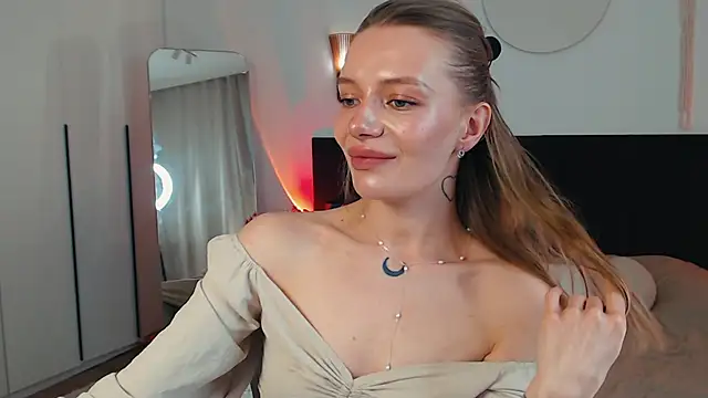 LunaticaBae online show from 05-23-26, 03:12