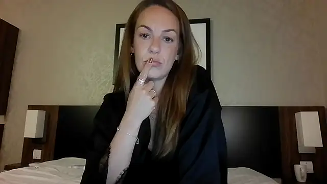 Snapshot of Edenfox- chatting on 05-08-26, 09:09 Edenfox- online show from 05-08-26, 09:09