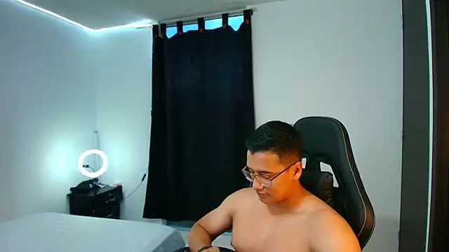 Snapshot of Yeicolevit chatting on 09-21-25, 10:44 Yeicolevit online show from 09-21-25, 10:44