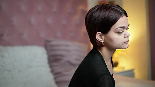 Snapshot of MaiaMini chatting on 11-14-25, 10:51 MaiaMini online show from 11-14-25, 10:51