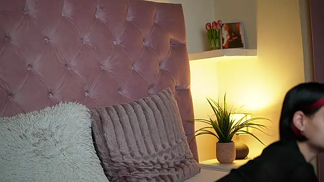 MaiaMini online show from 12-18-25, 09:10