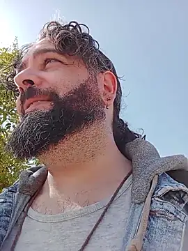 Snapshot of serpensy chatting on 10-14-25, 12:06 serpensy online show from 10-14-25, 12:06