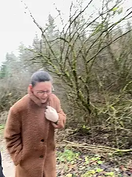 Snapshot of AvaFlowers6 chatting on 12-17-25, 08:31 AvaFlowers6 online show from 12-17-25, 08:31