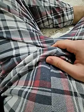 Snapshot of skiciyunis chatting on 03-17-25, 08:19 skiciyunis online show from 03-17-25, 08:19