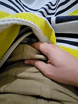 Snapshot of skiciyunis chatting on 09-21-25, 07:59 skiciyunis online show from 09-21-25, 07:59