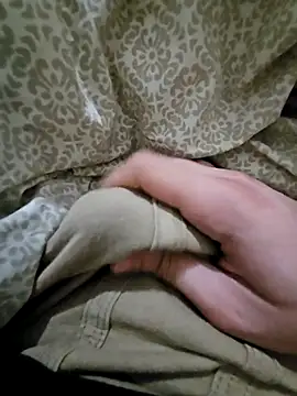 Snapshot of skiciyunis chatting on 10-10-25, 06:18 skiciyunis online show from 10-10-25, 06:18