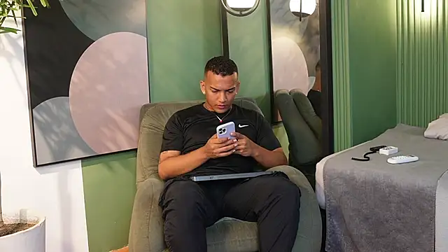 Rafa2004Cruz online show from 12-18-25, 12:44