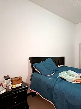 Snapshot of Coeur_de_luxure chatting on 03-18-25, 09:21 Coeur de luxure online show from 03-18-25, 09:21