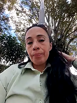 Snapshot of Coeur_de_luxure chatting on 11-22-25, 06:07 Coeur de luxure online show from 11-22-25, 06:07