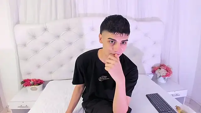 Snapshot of frank_jhonsson chatting on 09-20-25, 05:14 frank jhonsson online show from 09-20-25, 05:14