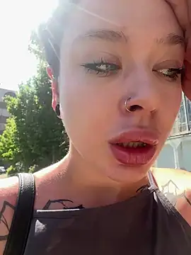 AlishaPrettyBlade online show from 06-06-26, 07:35