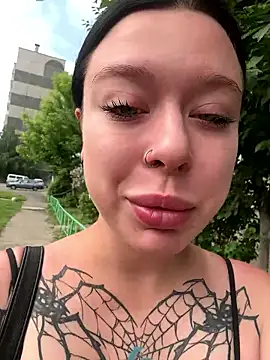 AlishaPrettyBlade online show from 06-11-26, 03:59