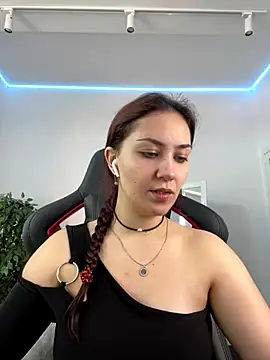 Snapshot of AshleySkott_ chatting on 10-10-25, 08:13 AshleySkott online show from 10-10-25, 08:13