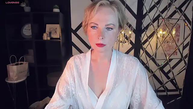 Snapshot of Sandra_Kind chatting on 02-21-25, 05:35 Sandra Kind online show from 02-21-25, 05:35