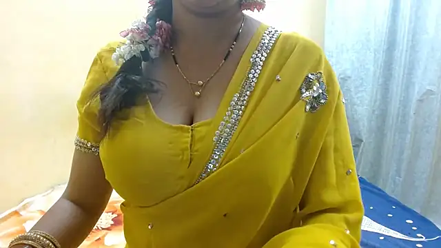 Snapshot of its_siya chatting on 10-10-25, 03:00 its siya online show from 10-10-25, 03:00