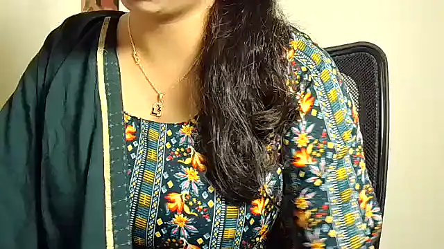 Snapshot of its_siya chatting on 11-06-25, 09:43 its siya online show from 11-06-25, 09:43