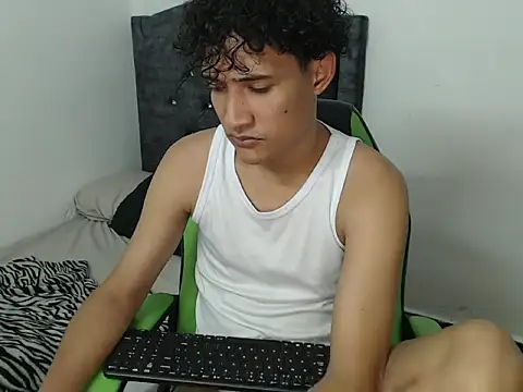 Boy coll online show from 03-08-26, 05:33