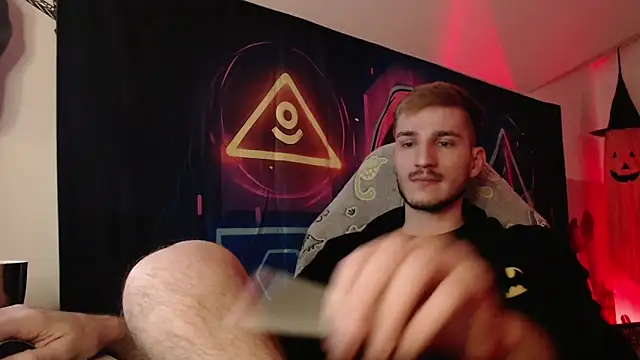 Snapshot of yoyoboy988 chatting on 11-18-25, 06:23 yoyoboy988 online show from 11-18-25, 06:23