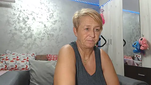 Snapshot of RosesandLillies chatting on 06-21-26, 04:53 RosesandLillies online show from 06-21-26, 04:53